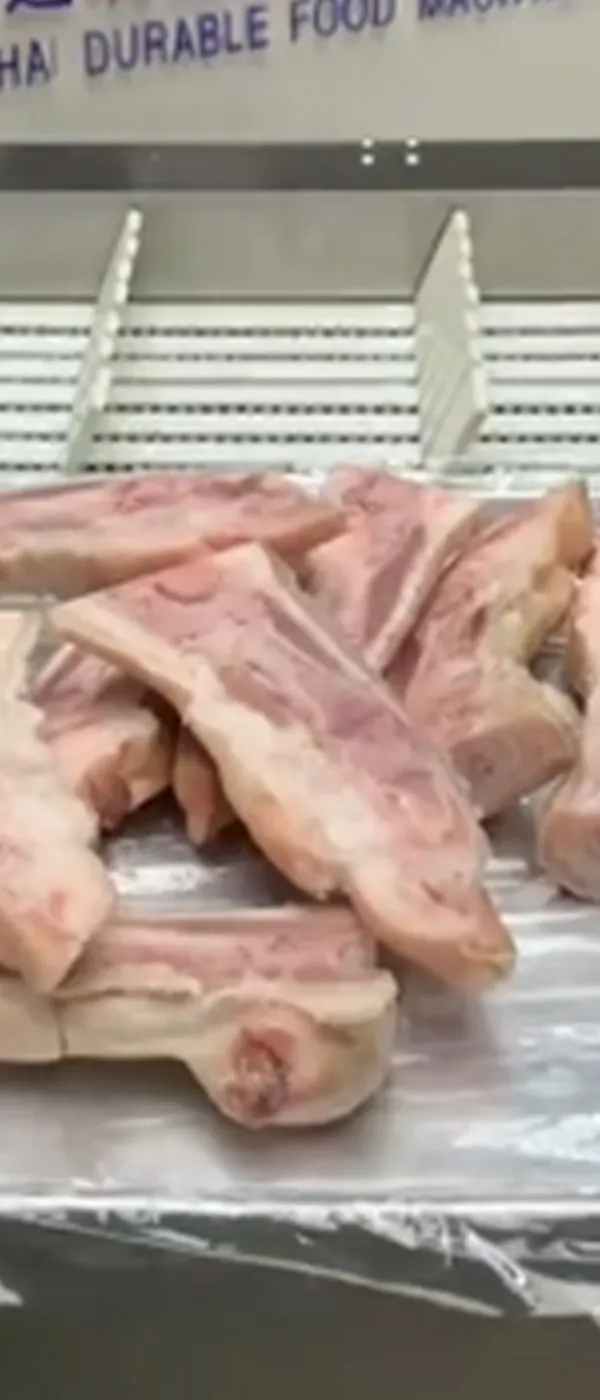 Sierra de cinta automática para carne congelada (en 5 trozos)
